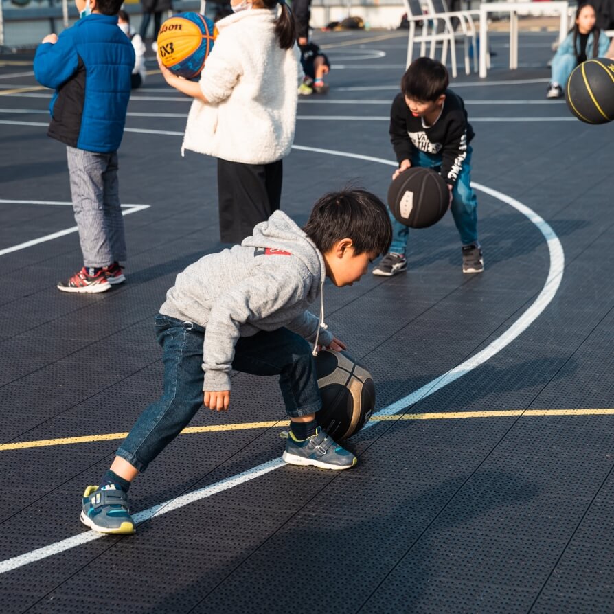 子供たちとバスケ